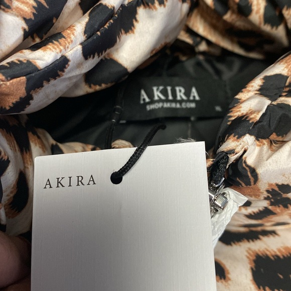 AKIRA NWT ANIMAL PRINT WOVEN SOFT POCKETS PUFFER VEST - Picture 4 of 7